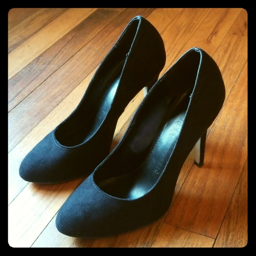 💢 SOLD Rock & Republic suede heels